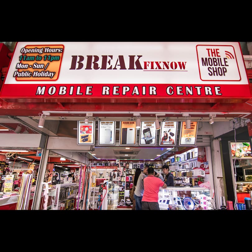 The BreakFixNow mobile repair centre shopfront at Bugis with customers at the counter