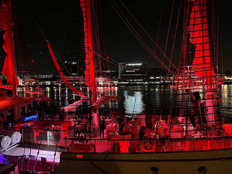 Top in Singapore: Royal-Albatross