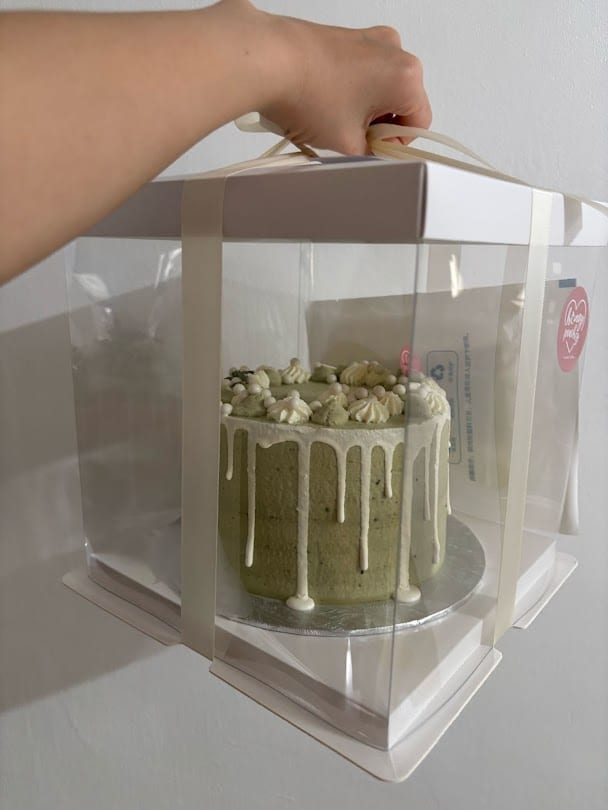 Honeypeachsg drip cake in a presentation box