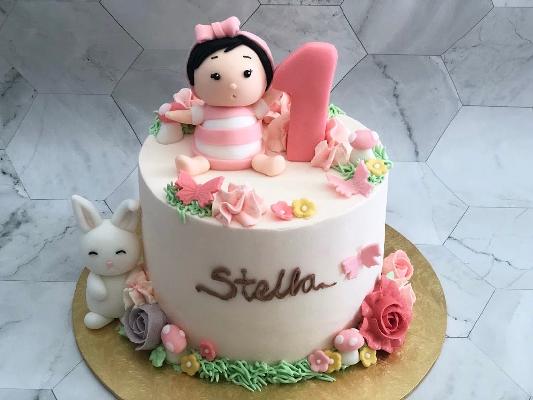 Monice Bakes first birthday cake with a fondant figure