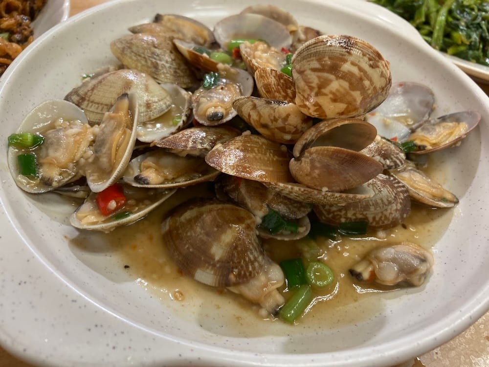 Sin Hoi Sai stir-fried clams